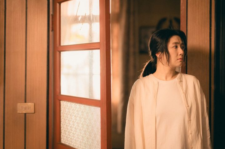 Selina接受“恐怖训练课”，眼睛被蒙：他会偶尔触摸我⋯缩略图