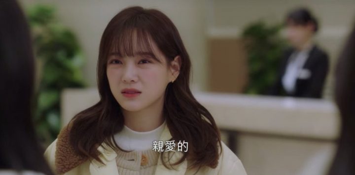 《社内相亲》10大老梗名场面！契约恋爱、跌倒亲嘴、雨天阴影，“霸总甜宠”真的看不腻-14