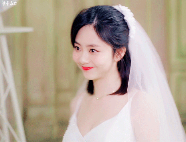 10位女星“国产剧婚纱造型”！《余生请多指教》结局杨紫婚纱好性感，白鹿婚纱造型却被嫌-18