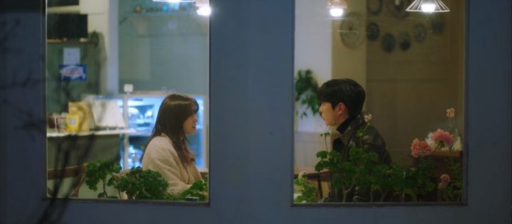 《社内相亲》彩蛋细节！泰武有过2任前女友？成勋摘眼镜&amp；这幕吻戏，竟是“现场即兴”！-6