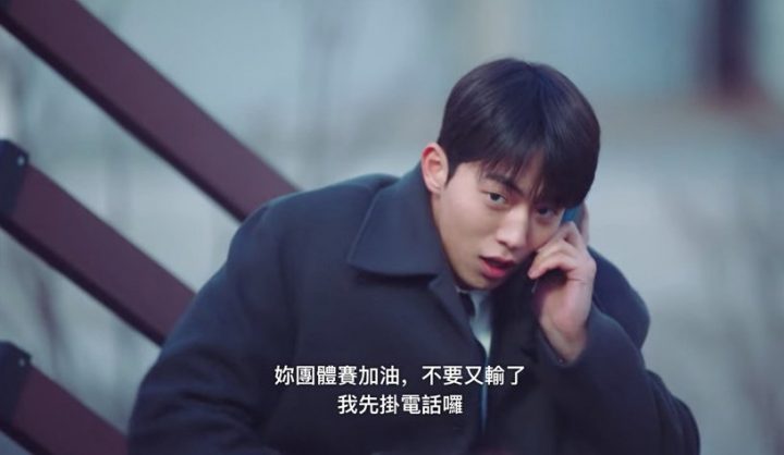 《二十五》8个即兴演出！腋下撕裂伤、白易辰转阳伞&；塞包子都是即兴，智雄这幕效果超好-19