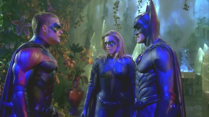 太前卫！《蝙蝠侠与罗宾》的蝙蝠女服装本来也有乳头！？