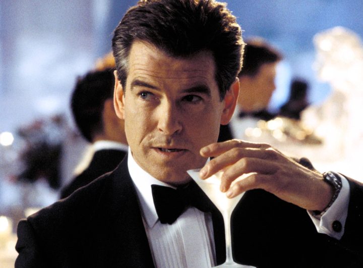 哈莉·贝瑞用她的经典画面庆祝《007之择日而亡》上映20周年！缩略图