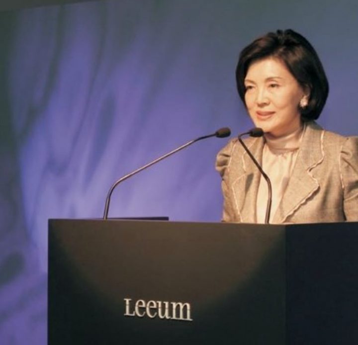从《财阀家的小儿子》看三星太后“洪罗喜”起伏一生！韩国艺术界教母，却为子女操碎心-8