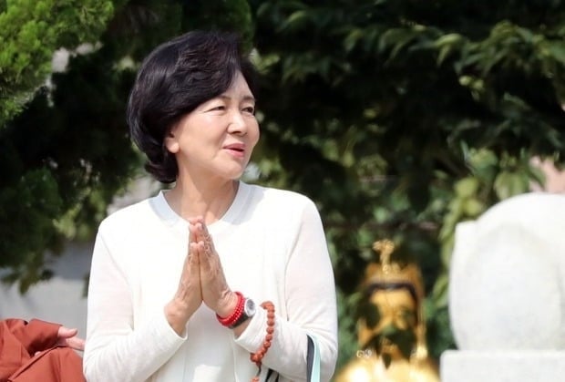 从《财阀家的小儿子》看三星太后“洪罗喜”起伏一生！韩国艺术界教母，却为子女操碎心-9