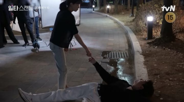 《浪漫速成班》幕后拍摄秘密！全度妍泼水戏狂NG、酒醉戏有即兴，郑敬淏差点要自己跳舞-20