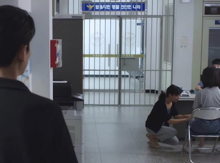 《浪漫速成班》错误考察引发争议——身障者被铐手铐是侵犯人权？高中学生没那么闲？-8