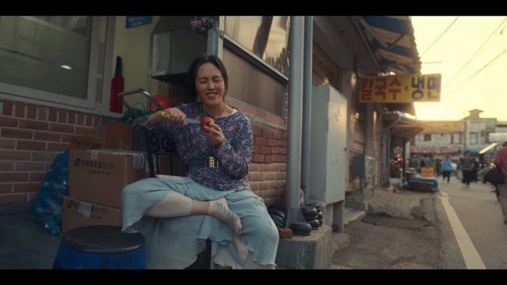 《黑暗荣耀》冷知识！同珢妈工作的“颓废理发厅”盛行于韩国80年代，似早期“摸摸茶”-14