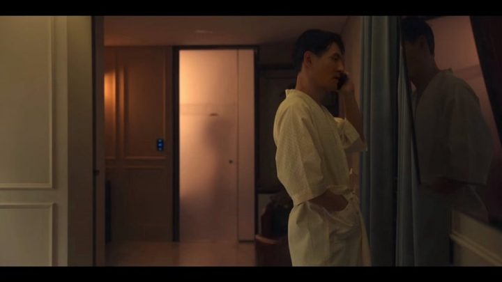 《黑暗荣耀》冷知识！同珢妈工作的“颓废理发厅”盛行于韩国80年代，似早期“摸摸茶”-7
