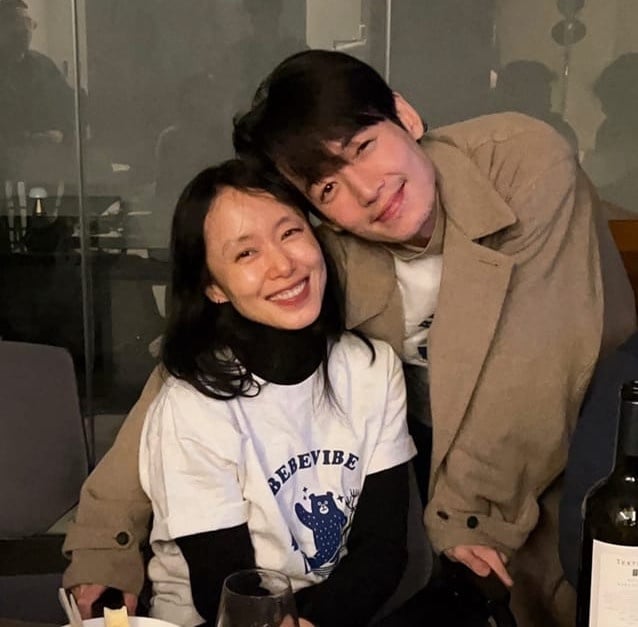 近期韩剧“年龄差选角”太出戏？全度妍&郑敬淏同龄太牵强，宋慧乔喊李到晛前辈超突兀-8