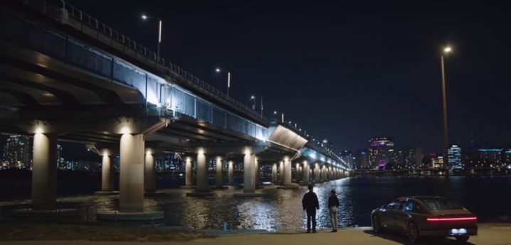 《浪漫速成班》崔直说“转变细节”！两次在江边的心境成对比，这幕暗示他生活不再黑暗-9
