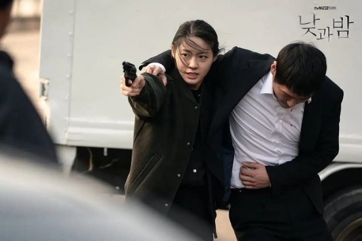 Netflix掀“旧剧逆袭”潮！《哲仁王后》&《女神降临》空降三四名，这部国产剧竟霸榜整月-18