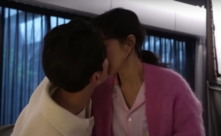 《浪漫速成班》戏外趣事！崔直说酒后和才友KISS？智室长兼差开出租车竟被郑敬淏抓包！-7