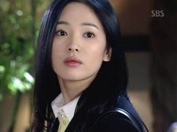 网评韩剧女星“颜值巅峰期”！秀智美成传说，孙艺珍无人能敌，网公认宋慧乔这时期最美-3