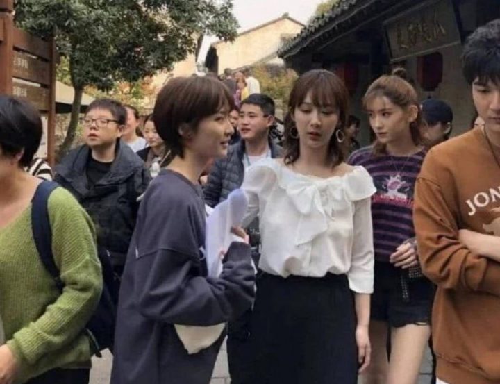 杨幂经纪人美到上热搜！高颜值明星经纪人，沈月经纪人比明星美，杨紫经纪人不出道可惜-8