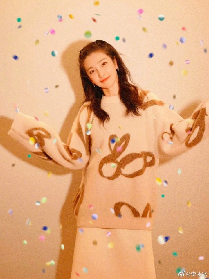 杨幂经纪人美到上热搜！高颜值明星经纪人，沈月经纪人比明星美，杨紫经纪人不出道可惜-18
