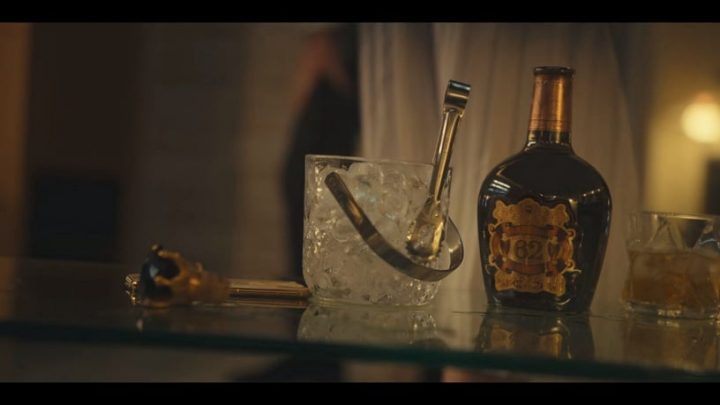 《黑暗荣耀》刷新韩剧凶器纪录！李蓑罗“素描笔”让人有心理阴影，洋酒市价一间房！-4
