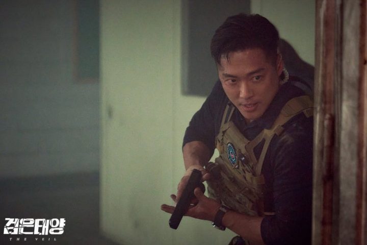 韩剧“不用替身”敬业演员！《黑暗荣耀》朴成勋水泥戏亲自来，李准基池昌旭都用命在拼-9