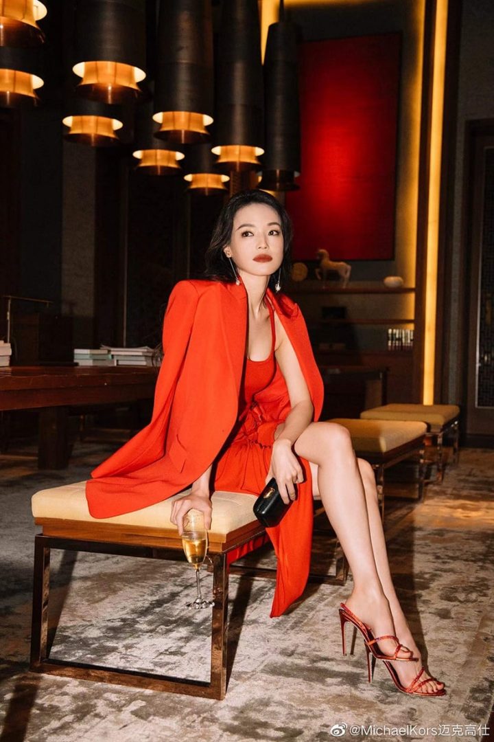 12位国产剧明星精修vs未修！刘亦菲优雅，杨洋帅气，迪丽热巴造型师被吐嘈？舒淇大获全胜-55