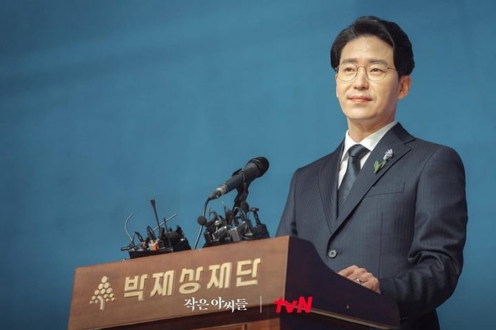 韩剧反派专业户！《模范出租车2》金义圣演好人出戏，南宫珉是国民恶人，他帅到难讨厌-8