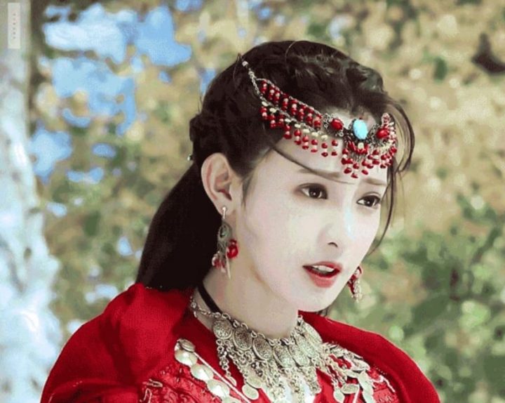 古装剧10款绝美头饰！孟子义艳丽，赵丽颖贵气，杨幂仙，《甄嬛传》华妃顶8000万在头上-7