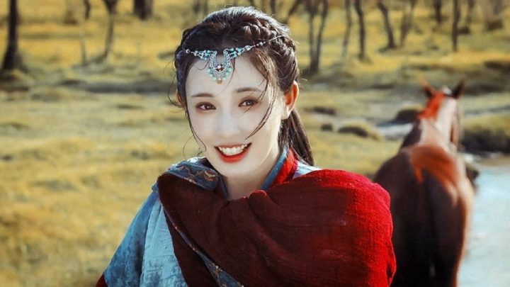 古装剧10款绝美头饰！孟子义艳丽，赵丽颖贵气，杨幂仙，《甄嬛传》华妃顶8000万在头上-9