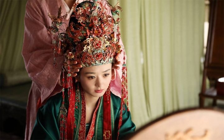 古装剧10款绝美头饰！孟子义艳丽，赵丽颖贵气，杨幂仙，《甄嬛传》华妃顶8000万在头上-17