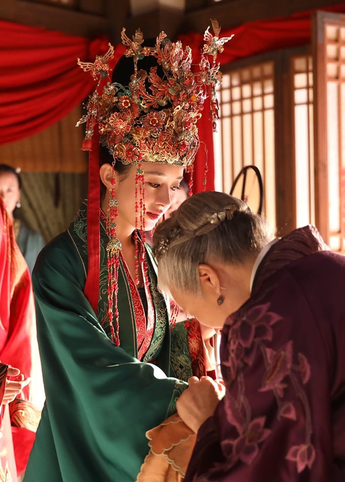 古装剧10款绝美头饰！孟子义艳丽，赵丽颖贵气，杨幂仙，《甄嬛传》华妃顶8000万在头上-18