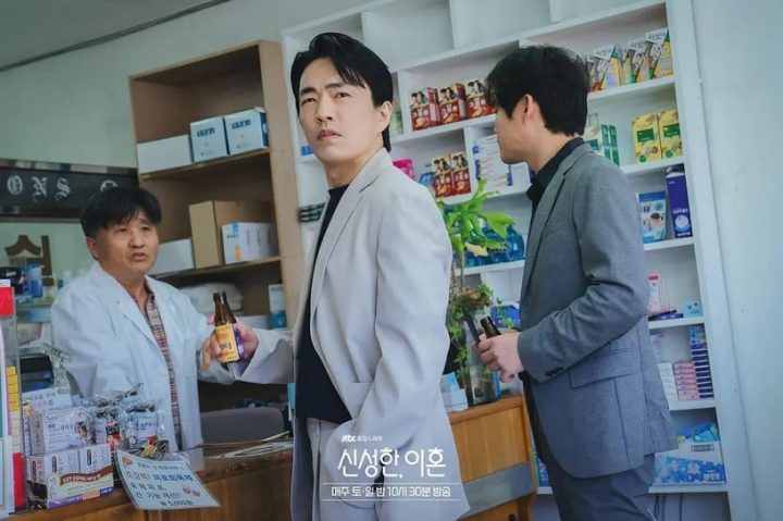《离婚律师申晟瀚》8大吸睛配角！恶婆婆曾是顶级女星，他是《黑暗荣耀》如炡复仇关键-6