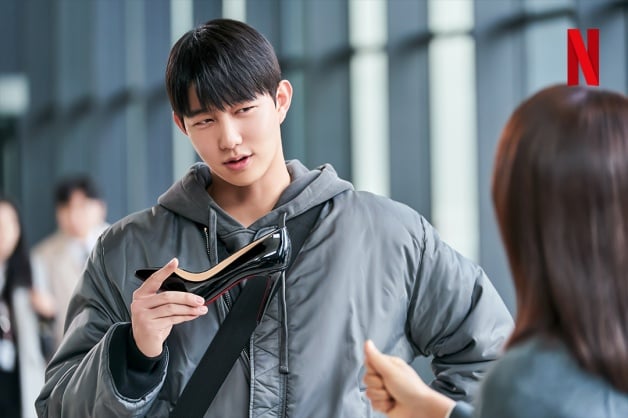2023电视剧《造后者》10大剧情演员介绍！曝光政治内幕，上演抹黑造谣“被自杀”-7