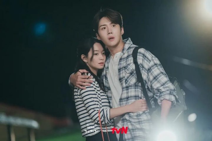 网议Netflix必看轻松喜剧！《爱的迫降》《哲仁王后》《机医》都上榜，这部意外爆口碑-11