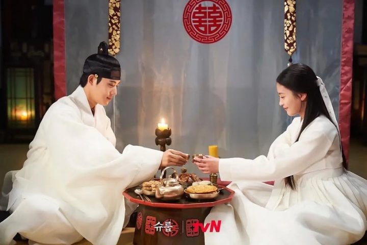 网议Netflix必看轻松喜剧！《爱的迫降》《哲仁王后》《机医》都上榜，这部意外爆口碑-19