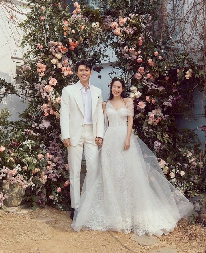 韩星结婚的超贵行头！李多寅钻石皇冠太抢眼，孔晓振项炼800万，全智贤婚纱一套186万-9