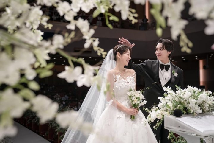 韩星结婚的超贵行头！李多寅钻石皇冠太抢眼，孔晓振项炼800万，全智贤婚纱一套186万-11