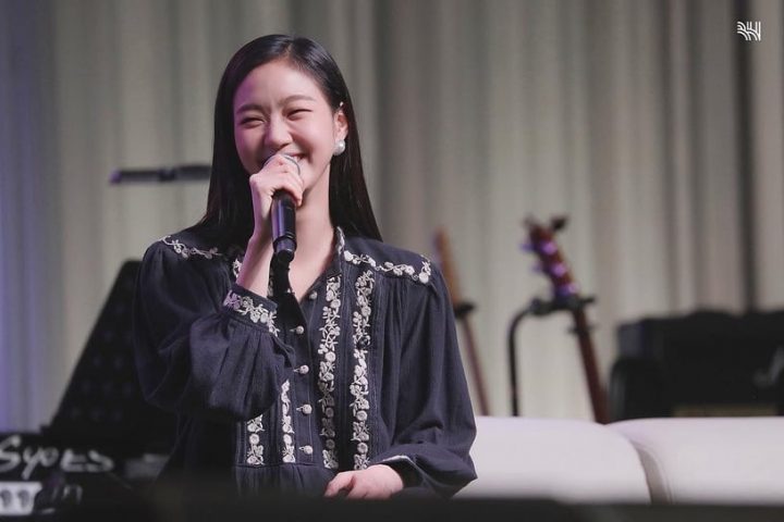 韩剧女星“舞蹈实力”！朴恩斌不输女团，李圣经跳BLACKPINK舞很性感，辛睿恩怪到搞笑-10