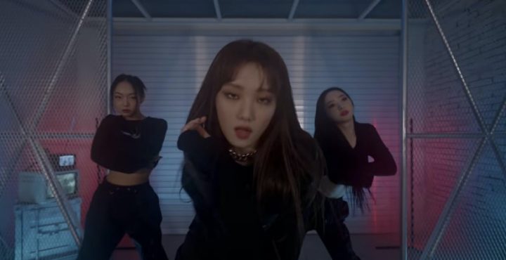 韩剧女星“舞蹈实力”！朴恩斌不输女团，李圣经跳BLACKPINK舞很性感，辛睿恩怪到搞笑-16