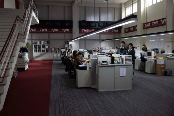 《模仿犯》剧情隐藏彩蛋！吴慷仁头痛药藏玄机，场景“这细节”早预吿凶手&危险的出现-10