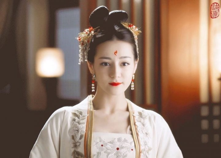 古装剧10位“仪态天花板”气质美人！白鹿现代感重？热巴大方优雅，而她真是天选古代人-24