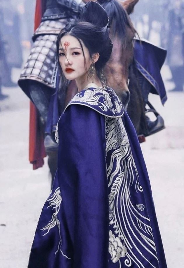 古装剧10位“仪态天花板”气质美人！白鹿现代感重？热巴大方优雅，而她真是天选古代人-29