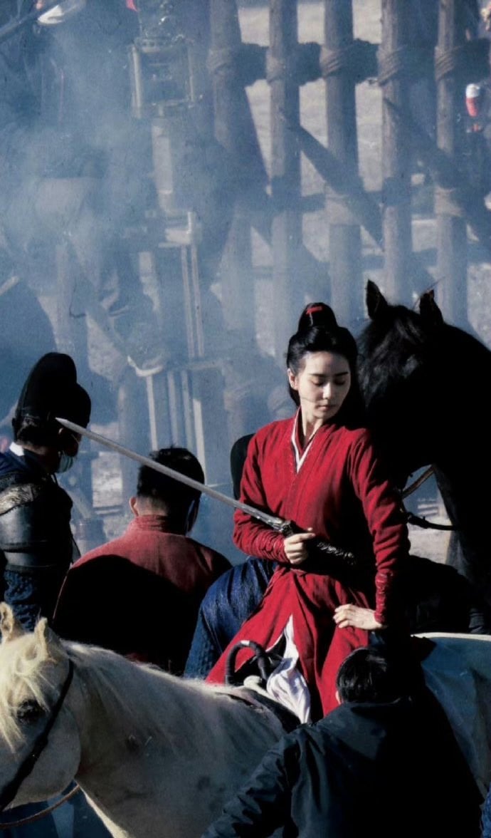 古装剧10位“仪态天花板”气质美人！白鹿现代感重？热巴大方优雅，而她真是天选古代人-8