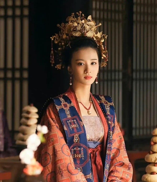 古装剧10位“仪态天花板”气质美人！白鹿现代感重？热巴大方优雅，而她真是天选古代人-16