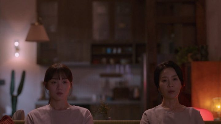 《原来这就是爱啊》15句疼痛爱情金句：“去理解某个人的孤独，可能就是爱情的开端。”-15