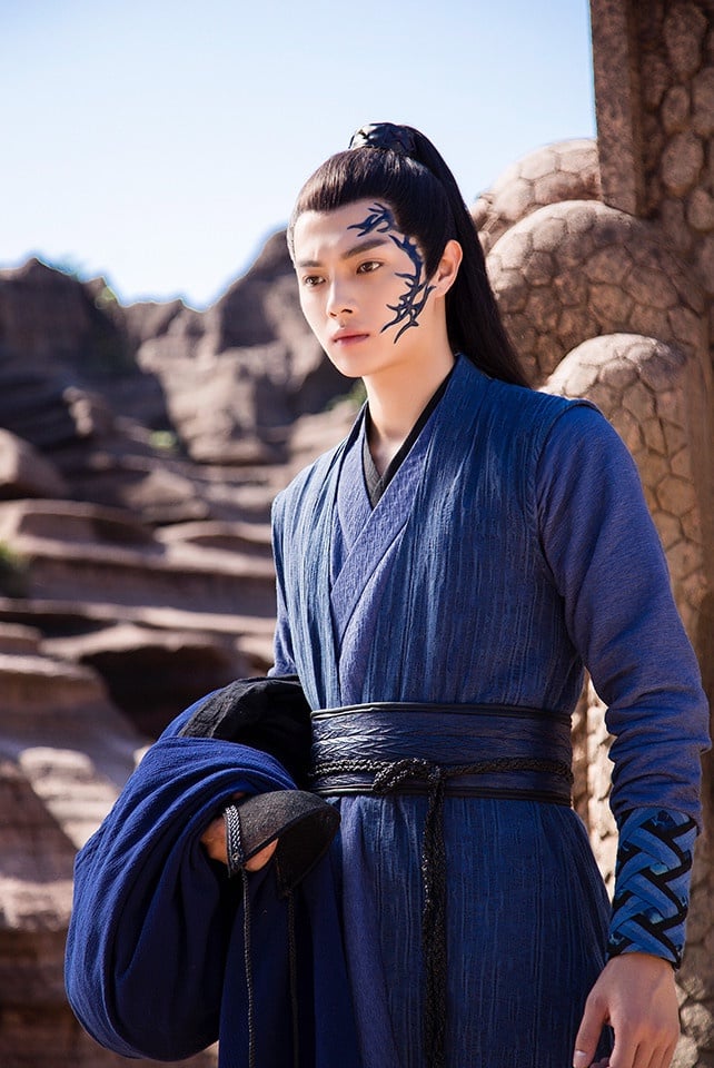 网评“仙侠剧男主人设天花板”TOP10！东华第六&《长月烬明》澹台烬第四，都没冠军迷人-1