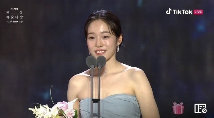 【59百想艺术】《禹英祦》朴恩斌成史上最年轻大赏得主，宋慧乔终于封后，李星民夺视帝-6