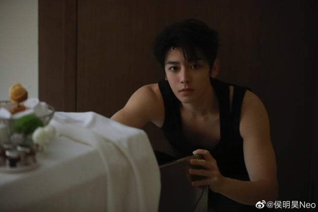 “侯明昊”介绍＋12部国产剧推荐！前SM练习生，仙侠《护心》热播中-21