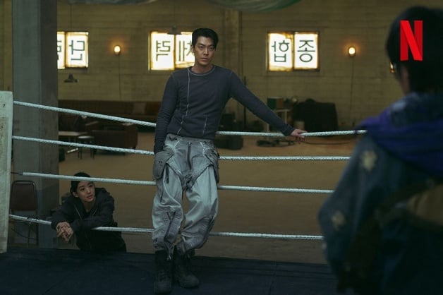 Netflix《末日骑士》15大看前须知！英文片名隐藏彩蛋？为何是2071年？-17