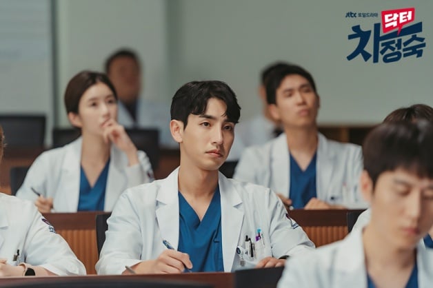 10个韩剧《车贞淑医生》好看的理由！全网好评“黑马韩剧”收视翻四倍-5
