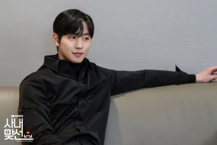 网议8位韩剧男神“最经典角色”！安孝燮《金师傅》最帅，李钟硕没争议，玄彬太两难了-1