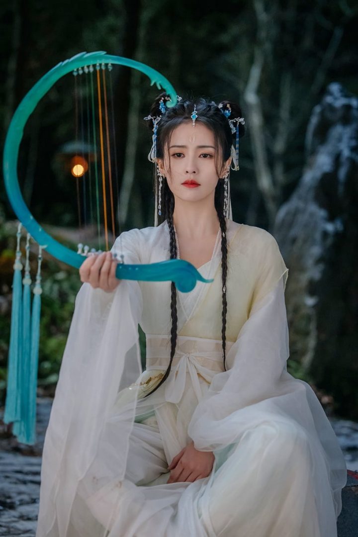白鹿20个古装造型！《长月烬明》灵动，《周生如故》温婉，和赵露思同款丑浏海谁赢了？-20