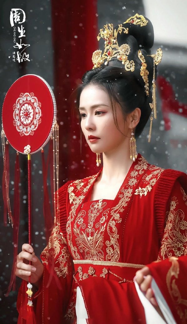 白鹿20个古装造型！《长月烬明》灵动，《周生如故》温婉，和赵露思同款丑浏海谁赢了？-28